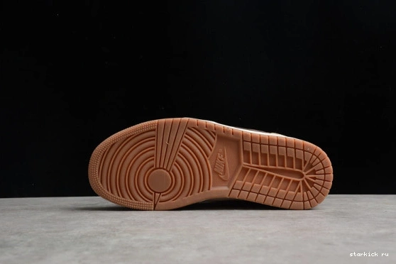 DO7440-821 Smoky (W) Dark Mid  Mauve Pony SE 1 DO7440-821 Jordan 0121